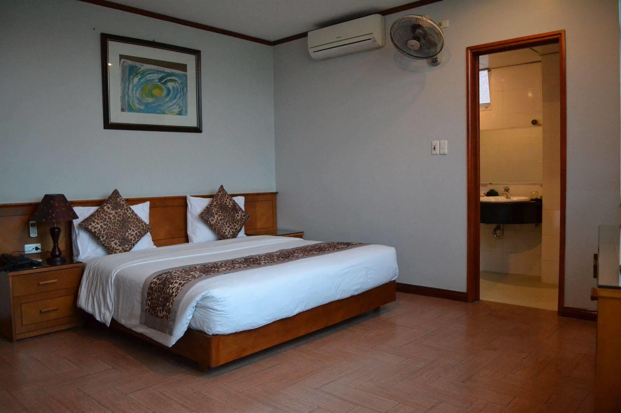 City Bay Hotel Ha Long Esterno foto